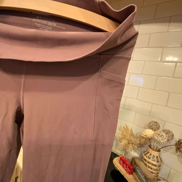 Athleta Salutation Stash Flare Pant Leggings Sz Large - Picture 3 of 3